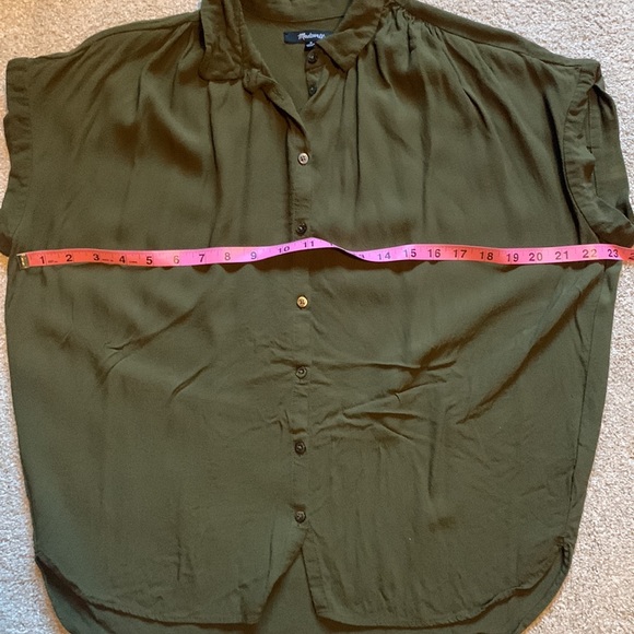 Madewell green short sleeve button down.  Size medium - Picture 5 of 6